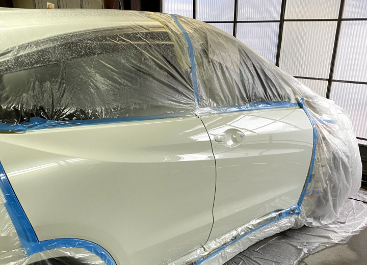 修理中の車