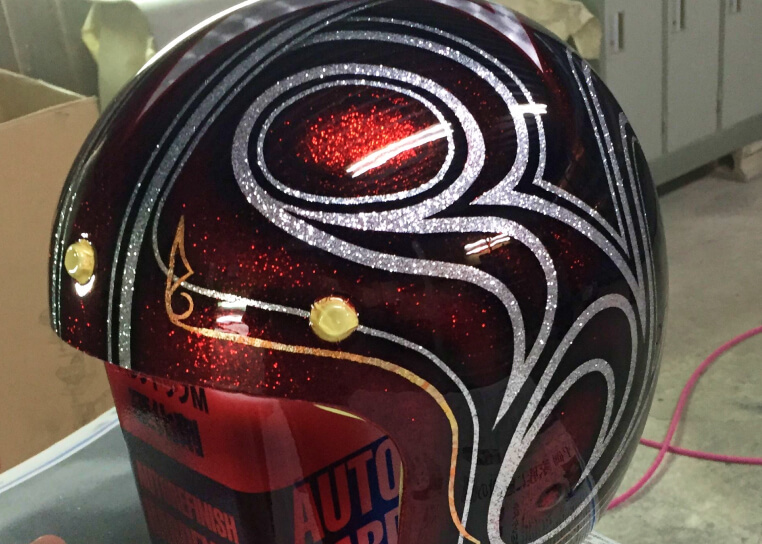 バイクヘルメットの塗装後の写真